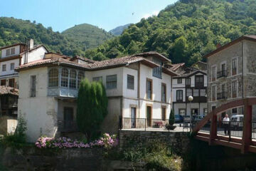 HOTEL LAS CRUCES Belmonte de Miranda